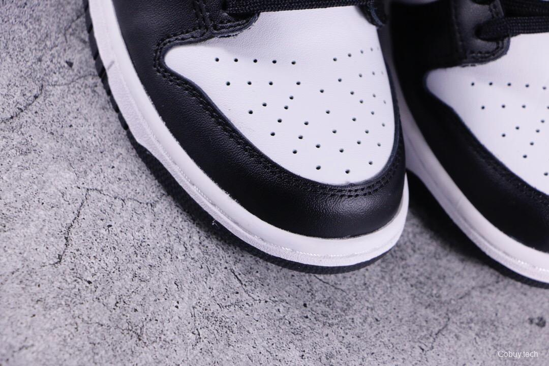 Nike Dunk Low “White/Black”（woman）