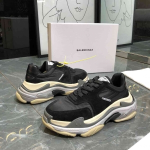 Men/Women Balenciaga Triple S Sneaker Black Item 6380340