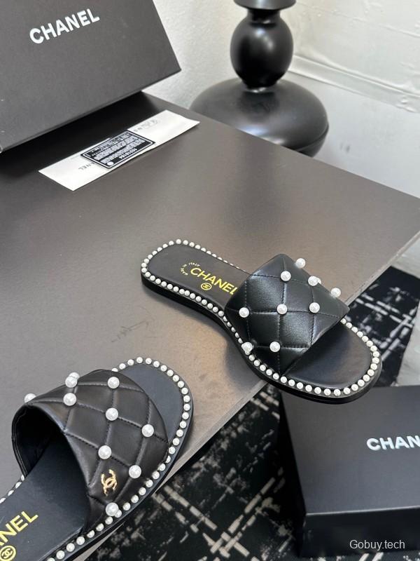 2025 Slippers CHANEL Black Leather Pearl Decor